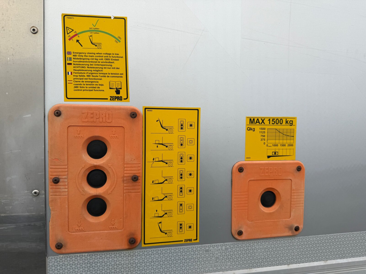 Mercedes-Benz Atego 1330 4x4 Atego 1330 4x4, Iso-Koffer mit Heizung, LBW - Umpikori kuorma-auto: kuva Mercedes-Benz Atego 1330 4x4 Atego 1330 4x4, Iso-Koffer mit Heizung, LBW - Umpikori kuorma-auto Mercedes-Benz Atego 1330 4x4 Atego 1330 4x4, Iso-Koffer mit Heizung, LBW - Umpikori kuorma-auto: kuva Mercedes-Benz Atego 1330 4x4 Atego 1330 4x4, Iso-Koffer mit Heizung, LBW - Umpikori kuorma-auto