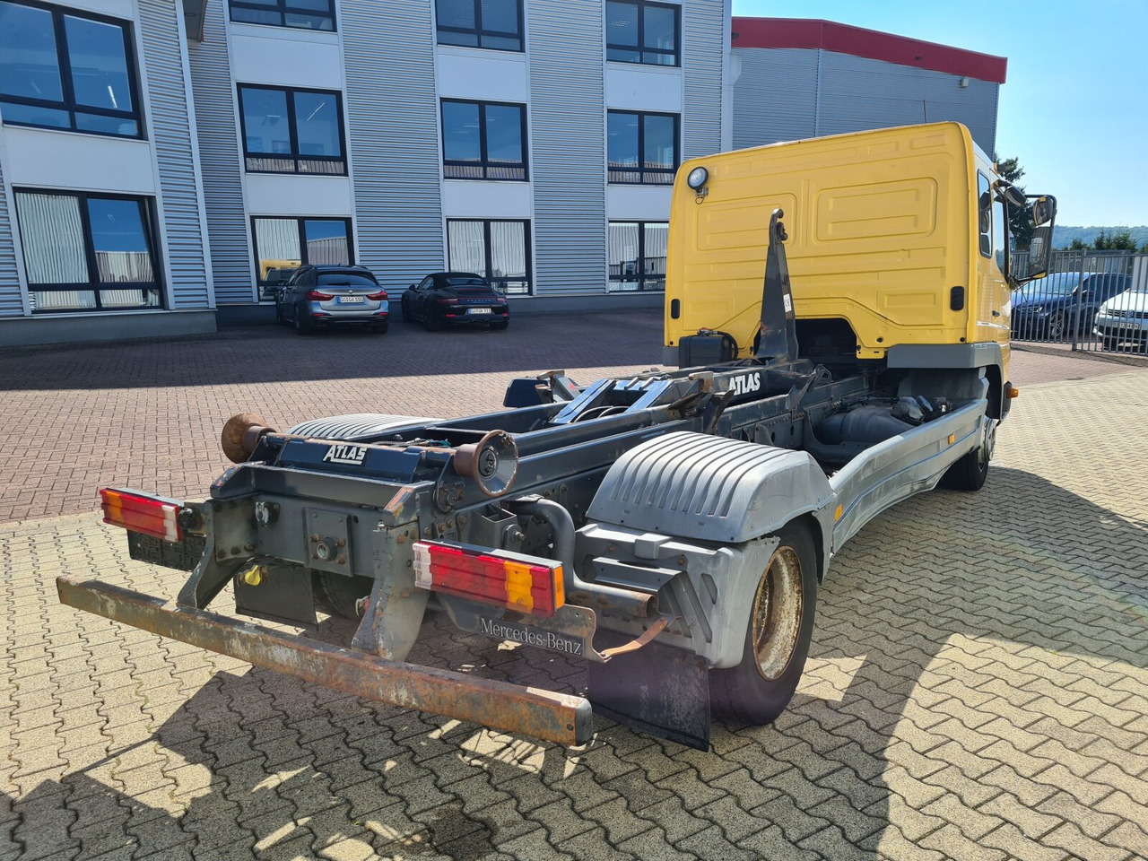 Koukkulava kuorma-auto Mercedes-Benz Atego 815 K 4x2 Atego 815 K 4x2: kuva Koukkulava kuorma-auto Mercedes-Benz Atego 815 K 4x2 Atego 815 K 4x2