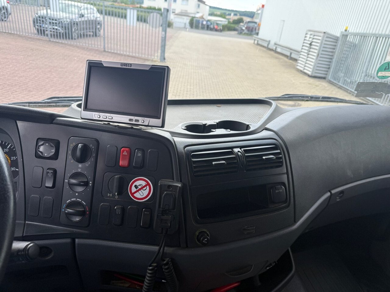 Mercedes-Benz Atego 818 L 4x2 Atego 818 L 4x2, Getränkekoffer, 2x AHK - Umpikori kuorma-auto: kuva Mercedes-Benz Atego 818 L 4x2 Atego 818 L 4x2, Getränkekoffer, 2x AHK - Umpikori kuorma-auto Mercedes-Benz Atego 818 L 4x2 Atego 818 L 4x2, Getränkekoffer, 2x AHK - Umpikori kuorma-auto: kuva Mercedes-Benz Atego 818 L 4x2 Atego 818 L 4x2, Getränkekoffer, 2x AHK - Umpikori kuorma-auto