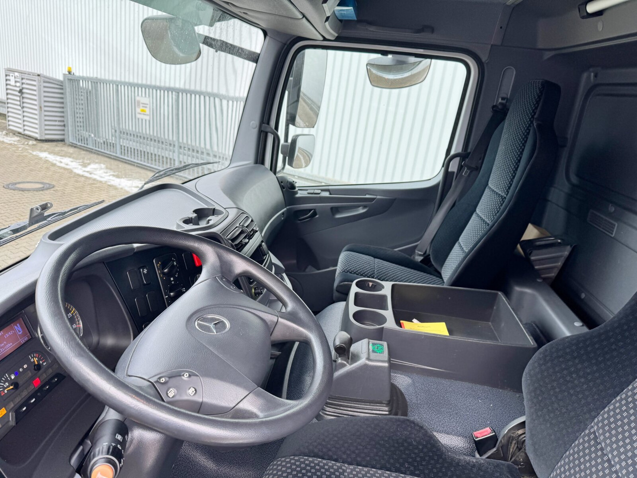Mercedes-Benz Axor 1833 L 4x2 Axor 1833 L 4x2, Getränkekoffer - Umpikori kuorma-auto: kuva Mercedes-Benz Axor 1833 L 4x2 Axor 1833 L 4x2, Getränkekoffer - Umpikori kuorma-auto Mercedes-Benz Axor 1833 L 4x2 Axor 1833 L 4x2, Getränkekoffer - Umpikori kuorma-auto: kuva Mercedes-Benz Axor 1833 L 4x2 Axor 1833 L 4x2, Getränkekoffer - Umpikori kuorma-auto