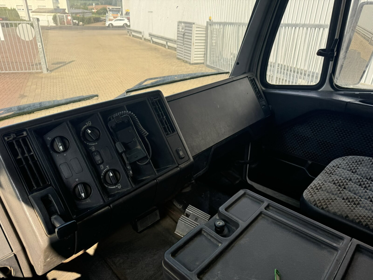 Mercedes-Benz SK 1827L 4x2 SK 1827L 4x2 - Lava-kuorma-auto: kuva Mercedes-Benz SK 1827L 4x2 SK 1827L 4x2 - Lava-kuorma-auto Mercedes-Benz SK 1827L 4x2 SK 1827L 4x2 - Lava-kuorma-auto: kuva Mercedes-Benz SK 1827L 4x2 SK 1827L 4x2 - Lava-kuorma-auto