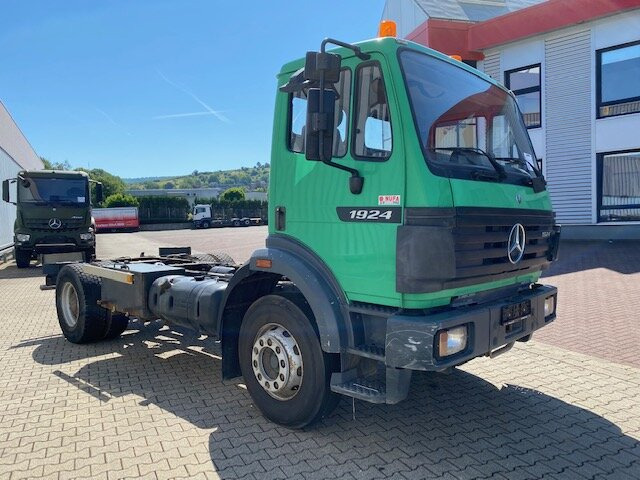 Kuorma-auto alusta Mercedes-Benz SK 1924 L 4x2 SK 1924 L 4x2: kuva Kuorma-auto alusta Mercedes-Benz SK 1924 L 4x2 SK 1924 L 4x2