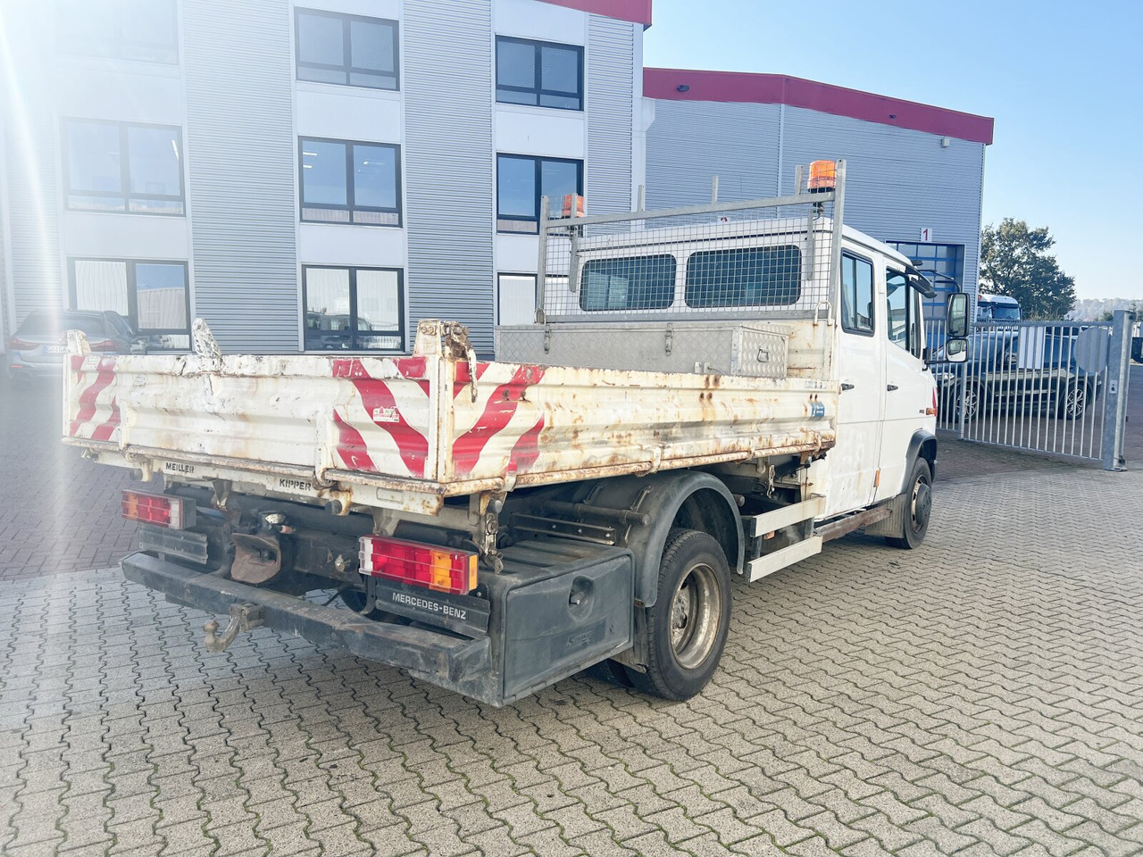 Mercedes-Benz Vario 816 D 4x2 Doka Vario 816 D 4x2 Doka, 2x AHK, Meiller Kipper - Kippiauto kuorma-auto: kuva Mercedes-Benz Vario 816 D 4x2 Doka Vario 816 D 4x2 Doka, 2x AHK, Meiller Kipper - Kippiauto kuorma-auto Mercedes-Benz Vario 816 D 4x2 Doka Vario 816 D 4x2 Doka, 2x AHK, Meiller Kipper - Kippiauto kuorma-auto: kuva Mercedes-Benz Vario 816 D 4x2 Doka Vario 816 D 4x2 Doka, 2x AHK, Meiller Kipper - Kippiauto kuorma-auto