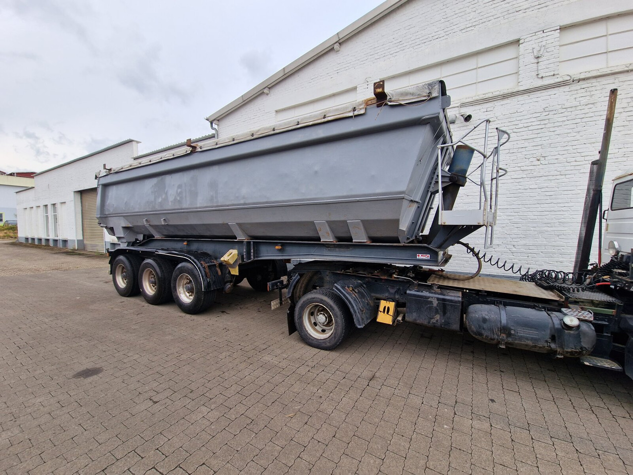 Meierling MKS 24 Meierling Combimulde MSK 24, 5.600 kg Leergew., 24 cbm - Puoliperävaunu: kuva Meierling MKS 24 Meierling Combimulde MSK 24, 5.600 kg Leergew., 24 cbm - Puoliperävaunu Meierling MKS 24 Meierling Combimulde MSK 24, 5.600 kg Leergew., 24 cbm - Puoliperävaunu: kuva Meierling MKS 24 Meierling Combimulde MSK 24, 5.600 kg Leergew., 24 cbm - Puoliperävaunu