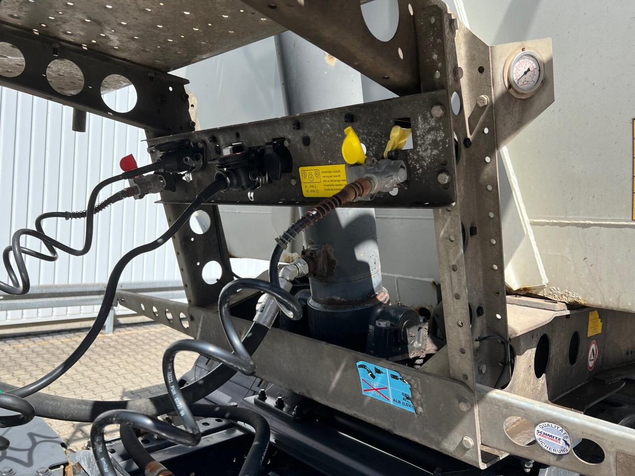 Schmitz Cargobull SKI 24 SL 7.2 SKI 24 SL 7.2, Stahlmulde ca. 27m³, Liftachse - Puoliperävaunu: kuva Schmitz Cargobull SKI 24 SL 7.2 SKI 24 SL 7.2, Stahlmulde ca. 27m³, Liftachse - Puoliperävaunu Schmitz Cargobull SKI 24 SL 7.2 SKI 24 SL 7.2, Stahlmulde ca. 27m³, Liftachse - Puoliperävaunu: kuva Schmitz Cargobull SKI 24 SL 7.2 SKI 24 SL 7.2, Stahlmulde ca. 27m³, Liftachse - Puoliperävaunu