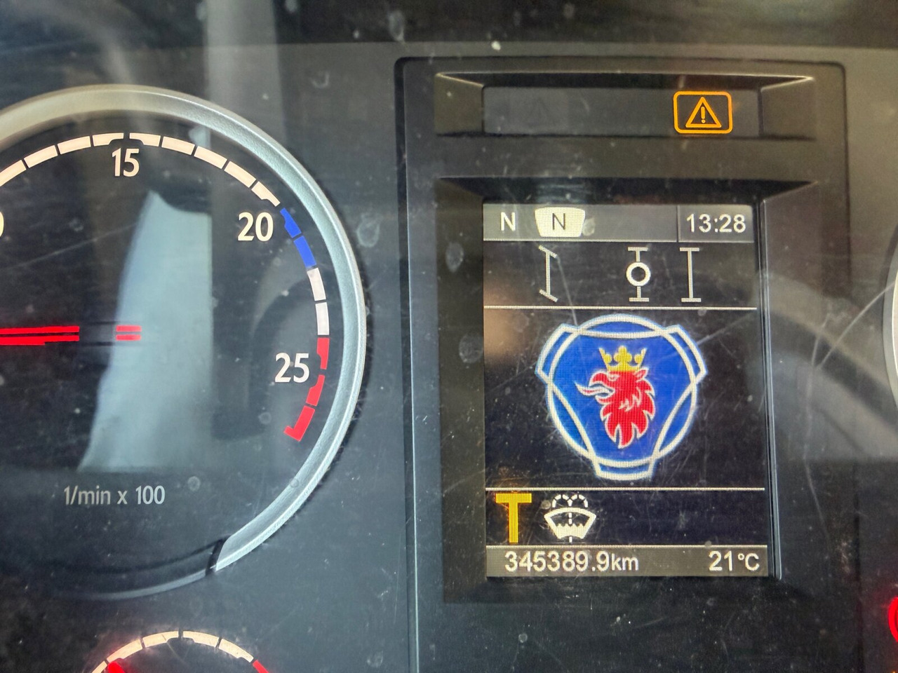 Scania P 320 6x2-4 P 320 6x2-4, Lenk-/Liftachse, Tele-Absetzanlage, Funk - Nostovarsi-vaihtolavakuorma kuorma-auto: kuva Scania P 320 6x2-4 P 320 6x2-4, Lenk-/Liftachse, Tele-Absetzanlage, Funk - Nostovarsi-vaihtolavakuorma kuorma-auto Scania P 320 6x2-4 P 320 6x2-4, Lenk-/Liftachse, Tele-Absetzanlage, Funk - Nostovarsi-vaihtolavakuorma kuorma-auto: kuva Scania P 320 6x2-4 P 320 6x2-4, Lenk-/Liftachse, Tele-Absetzanlage, Funk - Nostovarsi-vaihtolavakuorma kuorma-auto