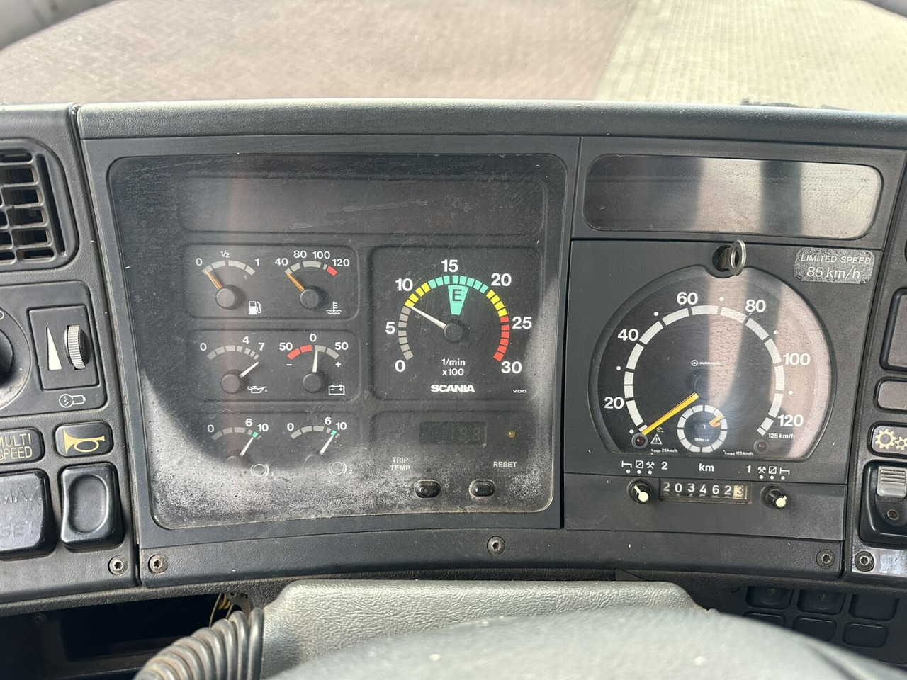 Scania P93 HK 250 6x4L P93 HK 250 6x4L, Abrollkipper - Koukkulava kuorma-auto: kuva Scania P93 HK 250 6x4L P93 HK 250 6x4L, Abrollkipper - Koukkulava kuorma-auto Scania P93 HK 250 6x4L P93 HK 250 6x4L, Abrollkipper - Koukkulava kuorma-auto: kuva Scania P93 HK 250 6x4L P93 HK 250 6x4L, Abrollkipper - Koukkulava kuorma-auto