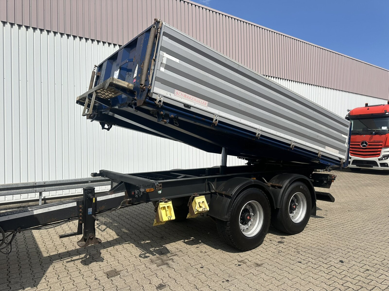 Schwarzmüller M-Serie M-Serie, Alu-Bordwände, ca. 11m³ - Kippiauto perävaunu: kuva Schwarzmüller M-Serie M-Serie, Alu-Bordwände, ca. 11m³ - Kippiauto perävaunu Schwarzmüller M-Serie M-Serie, Alu-Bordwände, ca. 11m³ - Kippiauto perävaunu: kuva Schwarzmüller M-Serie M-Serie, Alu-Bordwände, ca. 11m³ - Kippiauto perävaunu