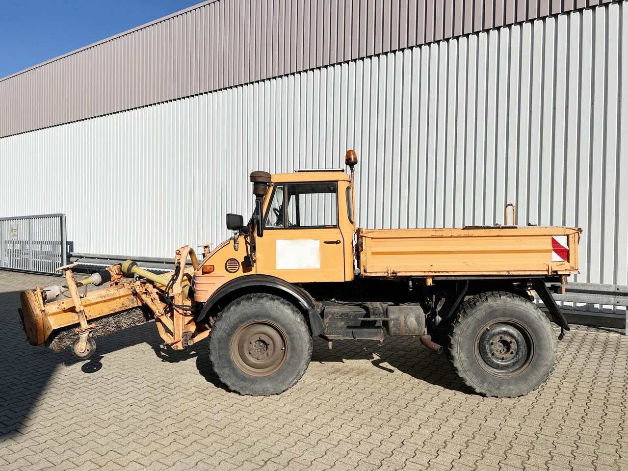 Kippiauto kuorma-auto, Kunnallis-/ Erikoisajoneuvot Unimog U84 406 4x4 U84 406 4x4, Kommunalhydraulik, Zapfwelle vorn & hinten, EX-Kommune: kuva Kippiauto kuorma-auto, Kunnallis-/ Erikoisajoneuvot Unimog U84 406 4x4 U84 406 4x4, Kommunalhydraulik, Zapfwelle vorn & hinten, EX-Kommune