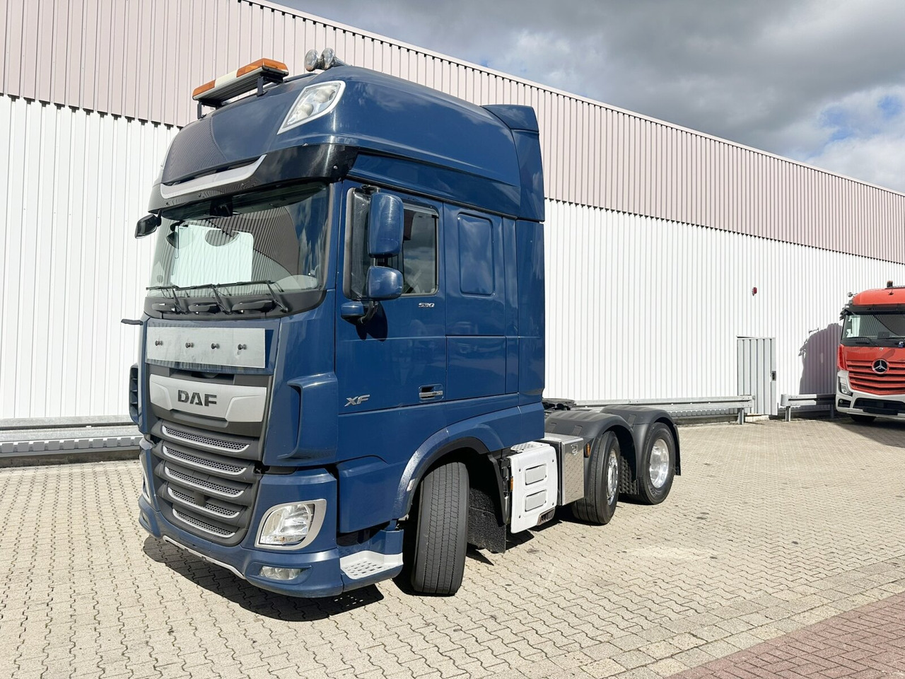 DAF XF 530 FT 6x2 XF 530 FT 6x2, Intarder, Navi, Spacecab, Vorlauflenk/lift, zGG 68t - Vetopöytäauto: kuva DAF XF 530 FT 6x2 XF 530 FT 6x2, Intarder, Navi, Spacecab, Vorlauflenk/lift, zGG 68t - Vetopöytäauto DAF XF 530 FT 6x2 XF 530 FT 6x2, Intarder, Navi, Spacecab, Vorlauflenk/lift, zGG 68t - Vetopöytäauto: kuva DAF XF 530 FT 6x2 XF 530 FT 6x2, Intarder, Navi, Spacecab, Vorlauflenk/lift, zGG 68t - Vetopöytäauto
