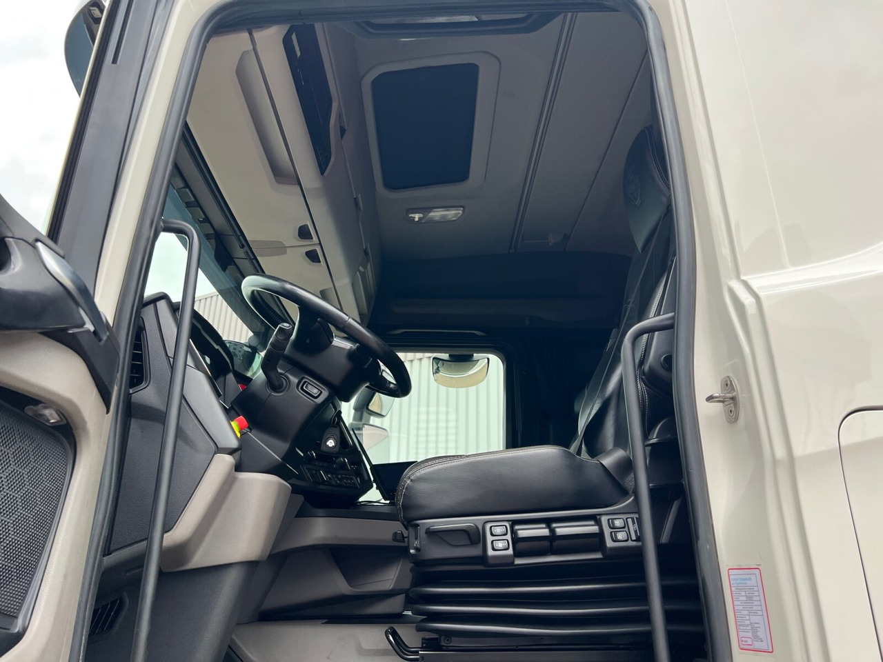 Scania R 580 6x4 R 580 6x4, V8-Motor, Kipphydraulik, Retarder, 66t - Vetopöytäauto: kuva Scania R 580 6x4 R 580 6x4, V8-Motor, Kipphydraulik, Retarder, 66t - Vetopöytäauto Scania R 580 6x4 R 580 6x4, V8-Motor, Kipphydraulik, Retarder, 66t - Vetopöytäauto: kuva Scania R 580 6x4 R 580 6x4, V8-Motor, Kipphydraulik, Retarder, 66t - Vetopöytäauto