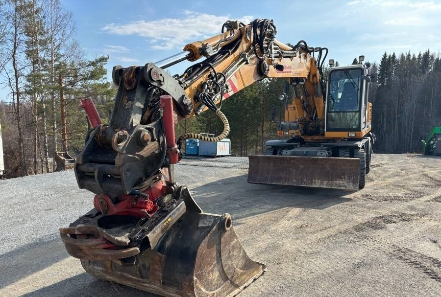 Liebherr A 914 Litronic A2-PL Tiltrotator 30Km/h - Pyöräalustainen kaivinkone: kuva Liebherr A 914 Litronic A2-PL Tiltrotator 30Km/h - Pyöräalustainen kaivinkone Liebherr A 914 Litronic A2-PL Tiltrotator 30Km/h - Pyöräalustainen kaivinkone: kuva Liebherr A 914 Litronic A2-PL Tiltrotator 30Km/h - Pyöräalustainen kaivinkone
