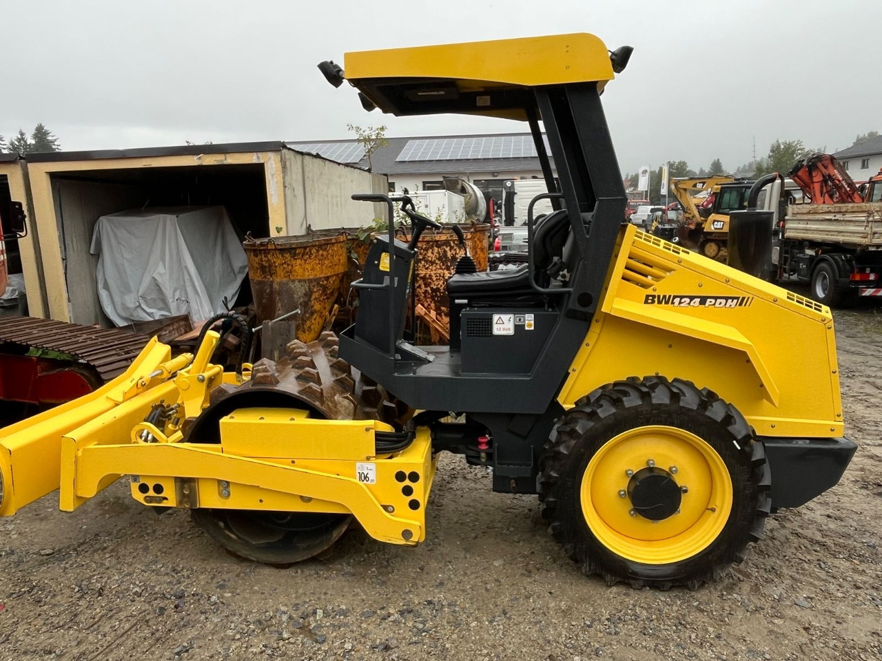 BOMAG Walzenzug BW 124 PDH-4 Planierschild 100 Bstd. - Tiivistyskone: kuva BOMAG Walzenzug BW 124 PDH-4 Planierschild 100 Bstd. - Tiivistyskone BOMAG Walzenzug BW 124 PDH-4 Planierschild 100 Bstd. - Tiivistyskone: kuva BOMAG Walzenzug BW 124 PDH-4 Planierschild 100 Bstd. - Tiivistyskone