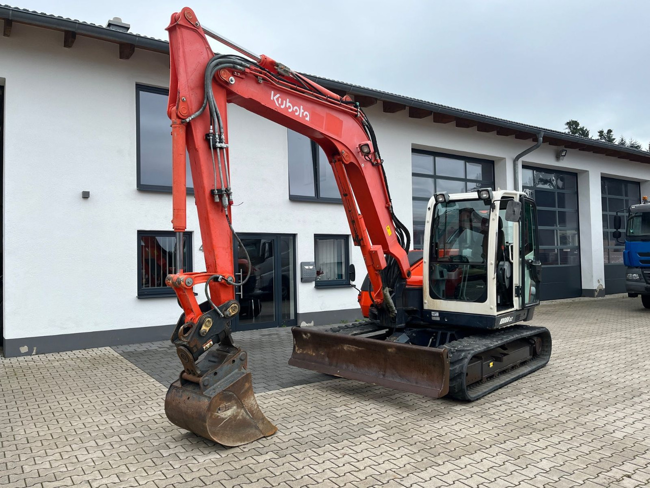 Kubota KX 080-3 Powertilt MS 08 - Minikuormaaja: kuva Kubota KX 080-3 Powertilt MS 08 - Minikuormaaja Kubota KX 080-3 Powertilt MS 08 - Minikuormaaja: kuva Kubota KX 080-3 Powertilt MS 08 - Minikuormaaja