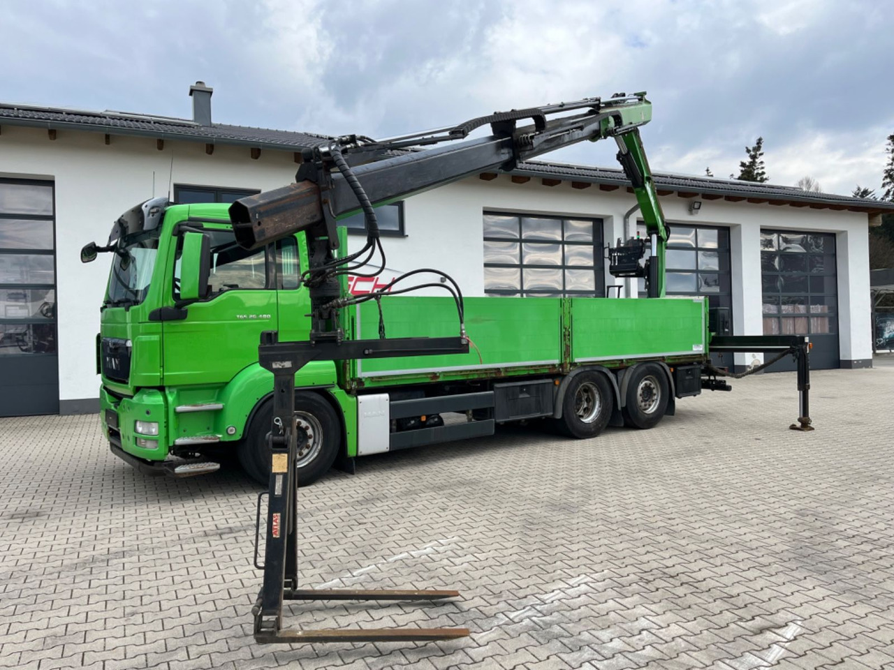 Lava-kuorma-auto, Nosturiauto MAN TGS 25.440 Baustoff Pritsche mit Atlas 165.2VE: kuva Lava-kuorma-auto, Nosturiauto MAN TGS 25.440 Baustoff Pritsche mit Atlas 165.2VE