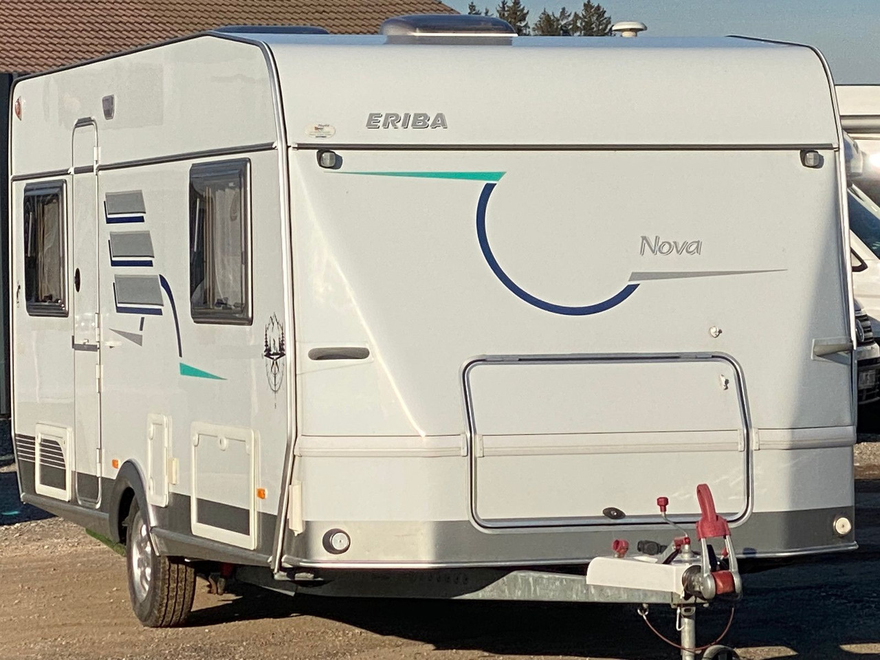 HYMER / ERIBA / HYMERCAR Nova 530 Swing mit Längsbetten und Moser, top Zu - Asuntovaunu: kuva HYMER / ERIBA / HYMERCAR Nova 530 Swing mit Längsbetten und Moser, top Zu - Asuntovaunu HYMER / ERIBA / HYMERCAR Nova 530 Swing mit Längsbetten und Moser, top Zu - Asuntovaunu: kuva HYMER / ERIBA / HYMERCAR Nova 530 Swing mit Längsbetten und Moser, top Zu - Asuntovaunu