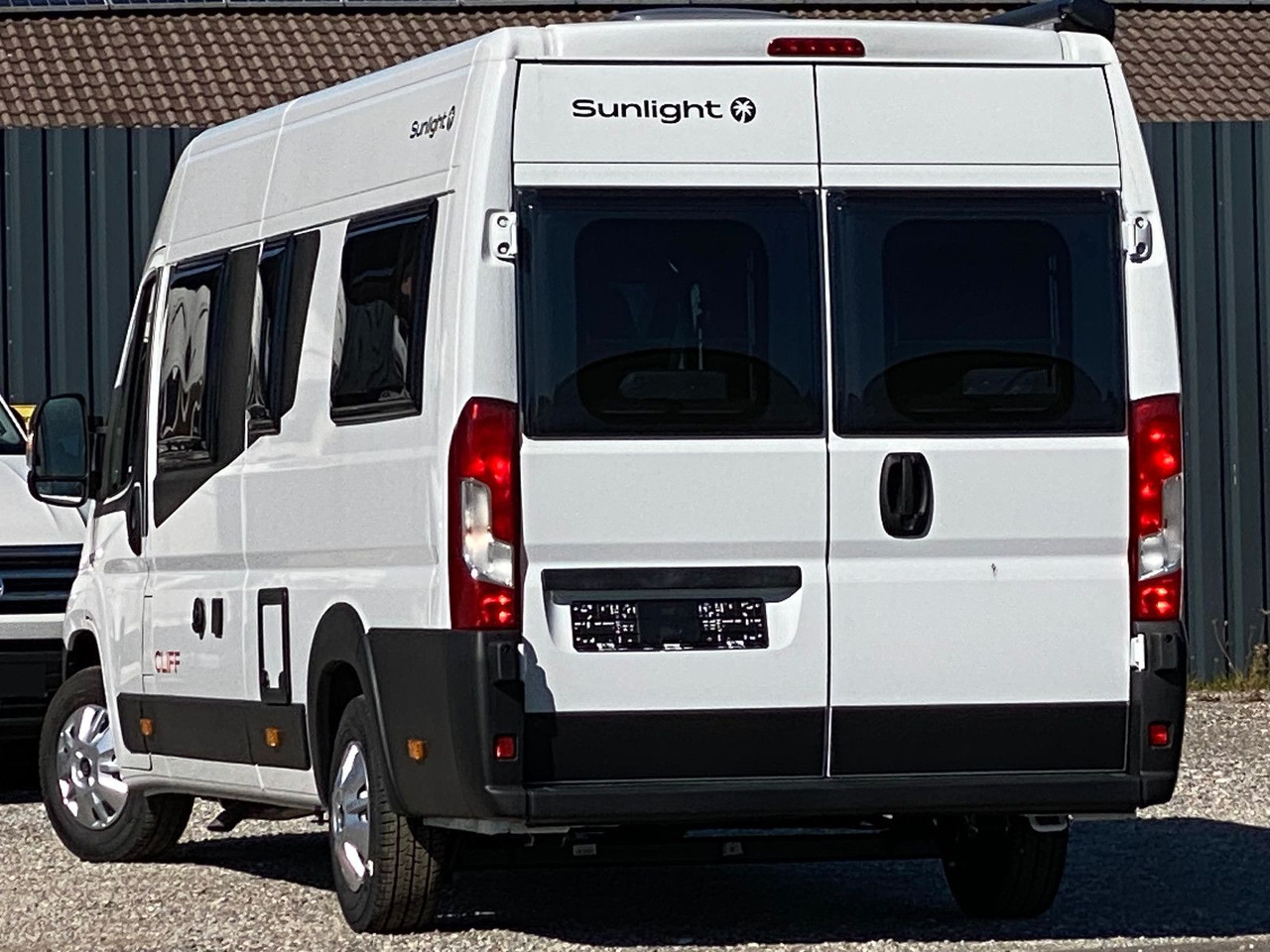 Sunlight Cliff 640 mit Längsbetten,Modell 25 - Retkeilyauto: kuva Sunlight Cliff 640 mit Längsbetten,Modell 25 - Retkeilyauto Sunlight Cliff 640 mit Längsbetten,Modell 25 - Retkeilyauto: kuva Sunlight Cliff 640 mit Längsbetten,Modell 25 - Retkeilyauto