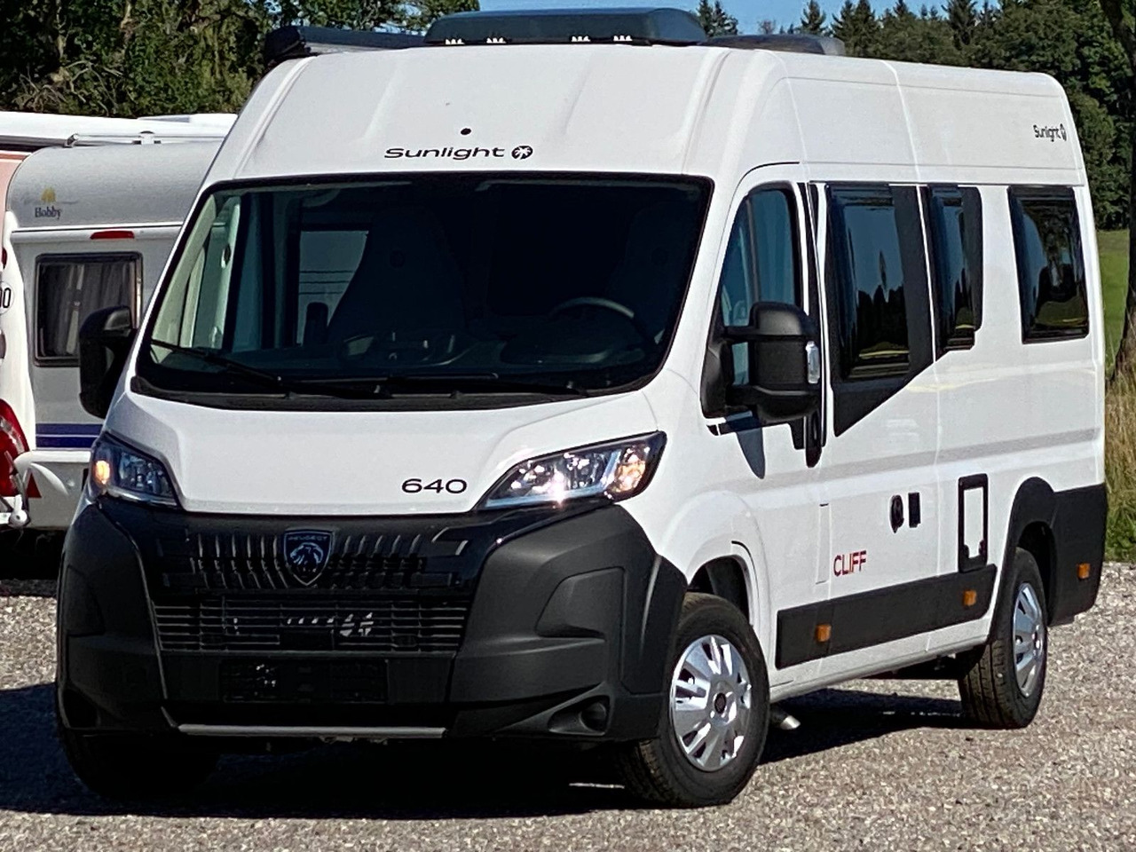Sunlight Cliff 640 mit Längsbetten,Modell 25 - Retkeilyauto: kuva Sunlight Cliff 640 mit Längsbetten,Modell 25 - Retkeilyauto Sunlight Cliff 640 mit Längsbetten,Modell 25 - Retkeilyauto: kuva Sunlight Cliff 640 mit Längsbetten,Modell 25 - Retkeilyauto