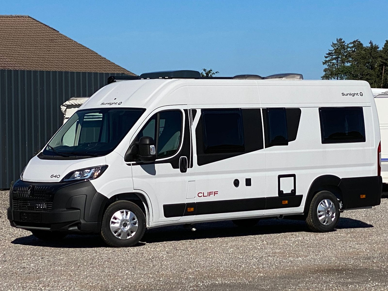 Sunlight Cliff 640 mit Längsbetten,Modell 25 - Retkeilyauto: kuva Sunlight Cliff 640 mit Längsbetten,Modell 25 - Retkeilyauto Sunlight Cliff 640 mit Längsbetten,Modell 25 - Retkeilyauto: kuva Sunlight Cliff 640 mit Längsbetten,Modell 25 - Retkeilyauto