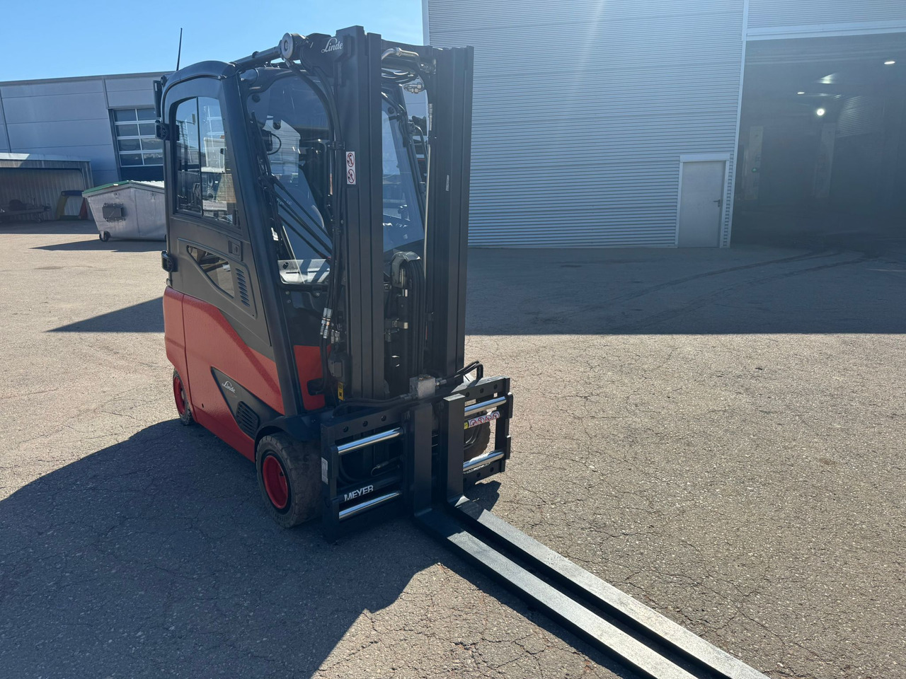 LINDE E20PHL-02 Elektro Triplex Kabine Heizung integriertes Ladegerät - Sähkötrukki: kuva LINDE E20PHL-02 Elektro Triplex Kabine Heizung integriertes Ladegerät - Sähkötrukki LINDE E20PHL-02 Elektro Triplex Kabine Heizung integriertes Ladegerät - Sähkötrukki: kuva LINDE E20PHL-02 Elektro Triplex Kabine Heizung integriertes Ladegerät - Sähkötrukki