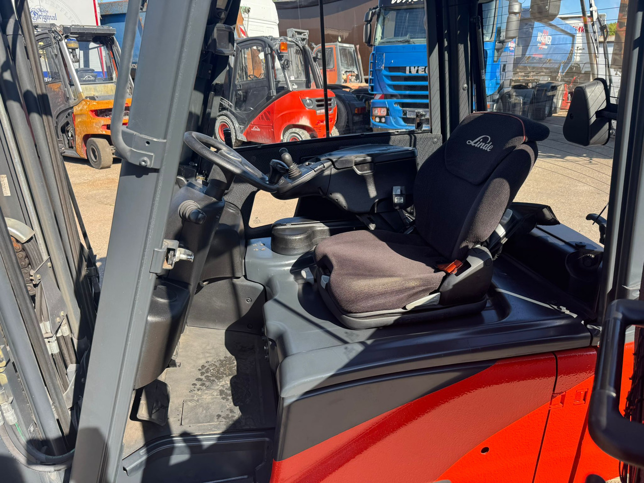 LINDE E20PHL-02 Elektro Triplex Kabine Heizung integriertes Ladegerät - Sähkötrukki: kuva LINDE E20PHL-02 Elektro Triplex Kabine Heizung integriertes Ladegerät - Sähkötrukki LINDE E20PHL-02 Elektro Triplex Kabine Heizung integriertes Ladegerät - Sähkötrukki: kuva LINDE E20PHL-02 Elektro Triplex Kabine Heizung integriertes Ladegerät - Sähkötrukki