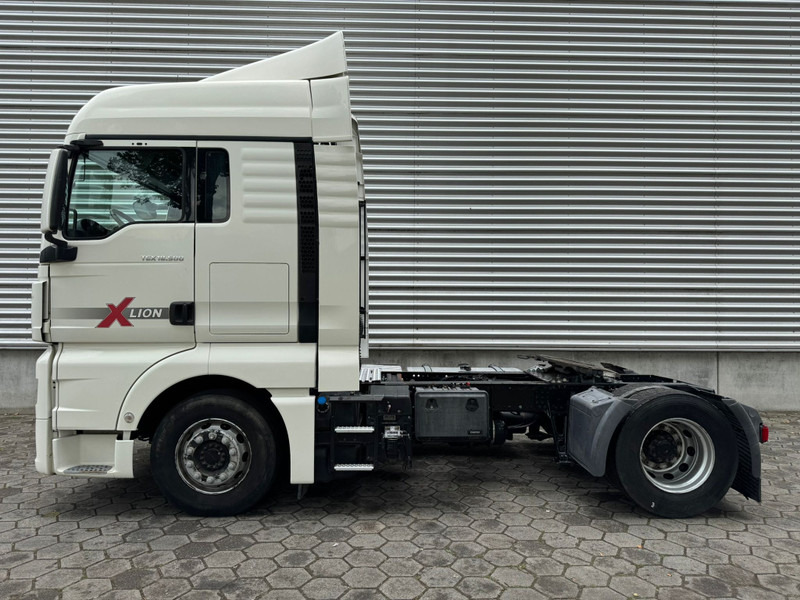MAN TGX 18.500 XLX / Intarder / Refrigerator - Vetopöytäauto: kuva MAN TGX 18.500 XLX / Intarder / Refrigerator - Vetopöytäauto MAN TGX 18.500 XLX / Intarder / Refrigerator - Vetopöytäauto: kuva MAN TGX 18.500 XLX / Intarder / Refrigerator - Vetopöytäauto