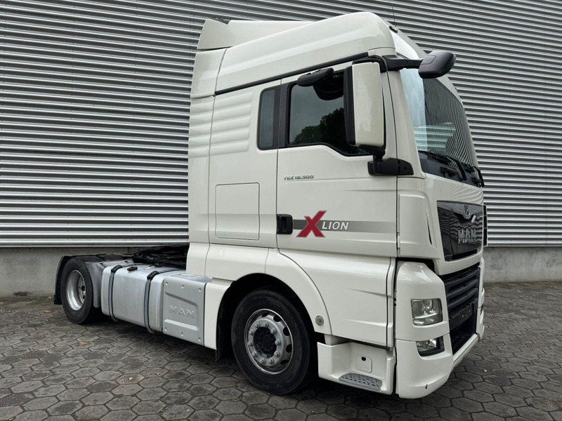 MAN TGX 18.500 XLX / Intarder / Refrigerator - Vetopöytäauto: kuva MAN TGX 18.500 XLX / Intarder / Refrigerator - Vetopöytäauto MAN TGX 18.500 XLX / Intarder / Refrigerator - Vetopöytäauto: kuva MAN TGX 18.500 XLX / Intarder / Refrigerator - Vetopöytäauto