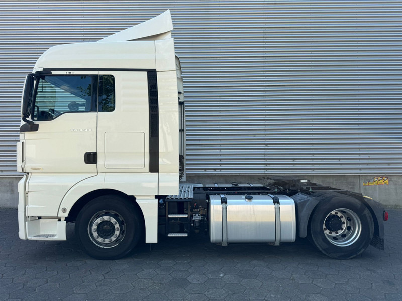 MAN TGX 18.500 XLX / Intarder / Roof Klima / 2 Tanks - Vetopöytäauto: kuva MAN TGX 18.500 XLX / Intarder / Roof Klima / 2 Tanks - Vetopöytäauto MAN TGX 18.500 XLX / Intarder / Roof Klima / 2 Tanks - Vetopöytäauto: kuva MAN TGX 18.500 XLX / Intarder / Roof Klima / 2 Tanks - Vetopöytäauto