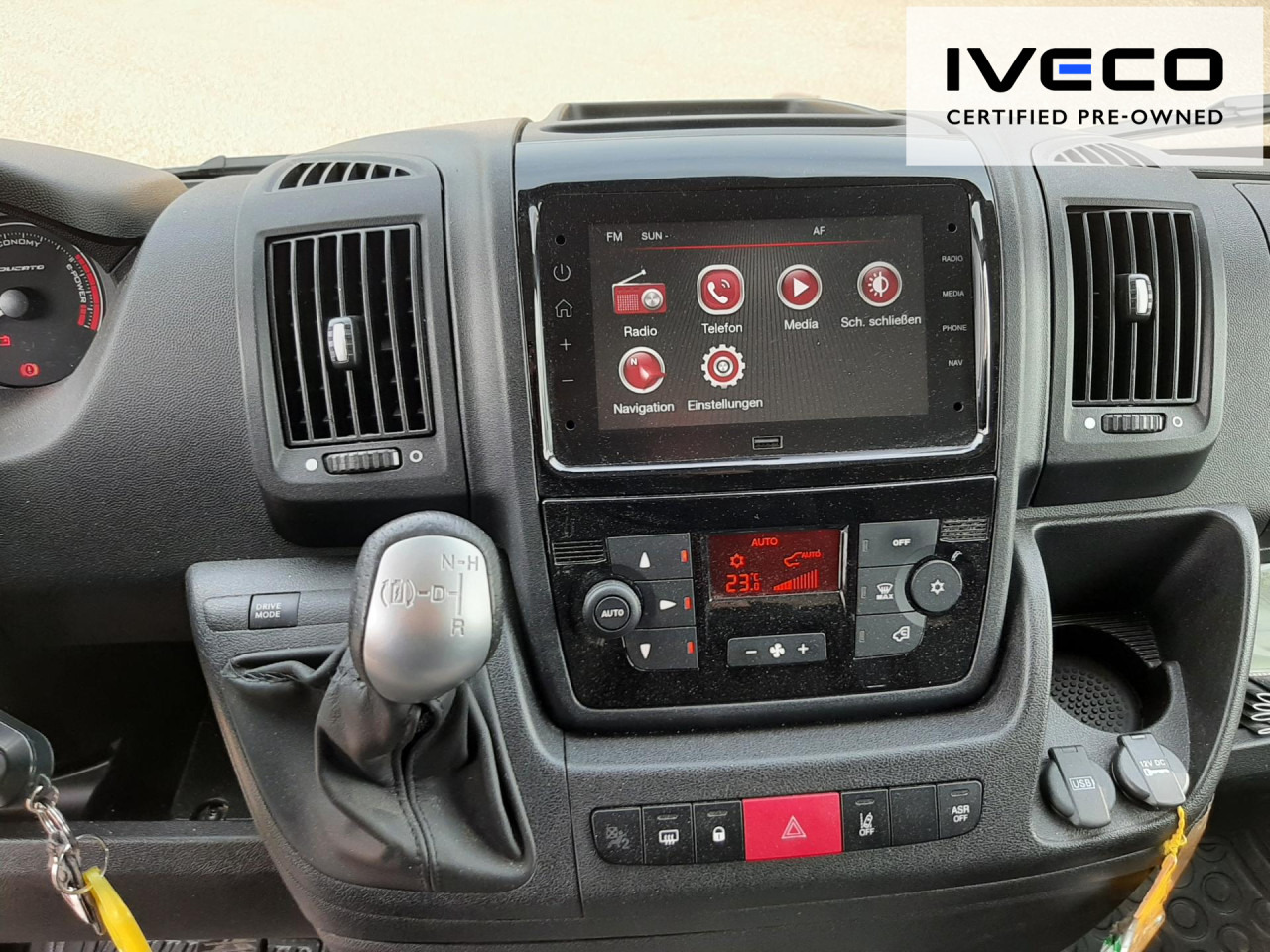 FIAT e-Ducato L2H2 teilverglast (47-kWh) - Pakettiauto, Sähköpakettiauto: kuva FIAT e-Ducato L2H2 teilverglast (47-kWh) - Pakettiauto, Sähköpakettiauto FIAT e-Ducato L2H2 teilverglast (47-kWh) - Pakettiauto, Sähköpakettiauto: kuva FIAT e-Ducato L2H2 teilverglast (47-kWh) - Pakettiauto, Sähköpakettiauto