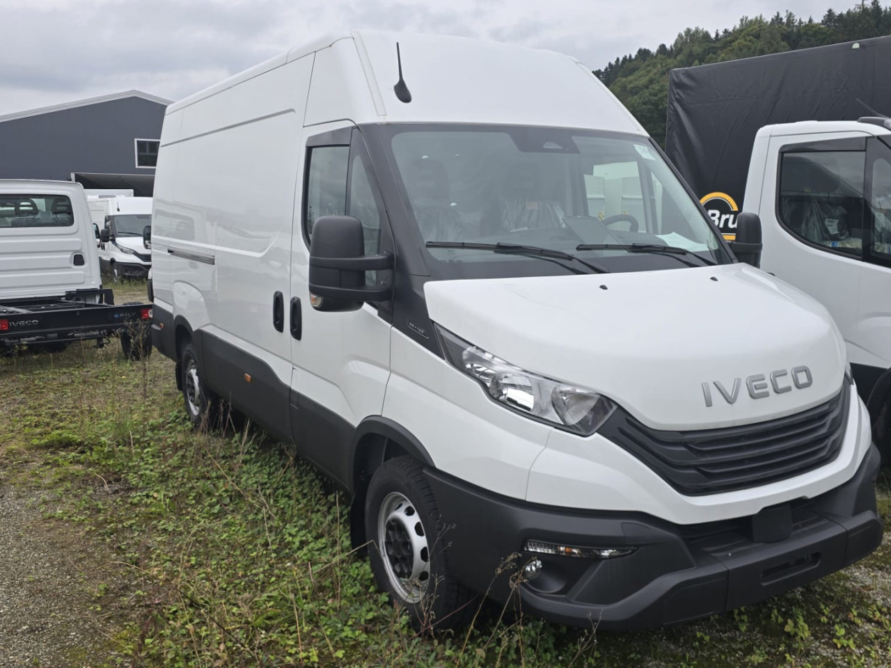 IVECO DAILY 35S14HA8 V -Tageseinlösung- - Pakettiauto: kuva IVECO DAILY 35S14HA8 V -Tageseinlösung- - Pakettiauto IVECO DAILY 35S14HA8 V -Tageseinlösung- - Pakettiauto: kuva IVECO DAILY 35S14HA8 V -Tageseinlösung- - Pakettiauto