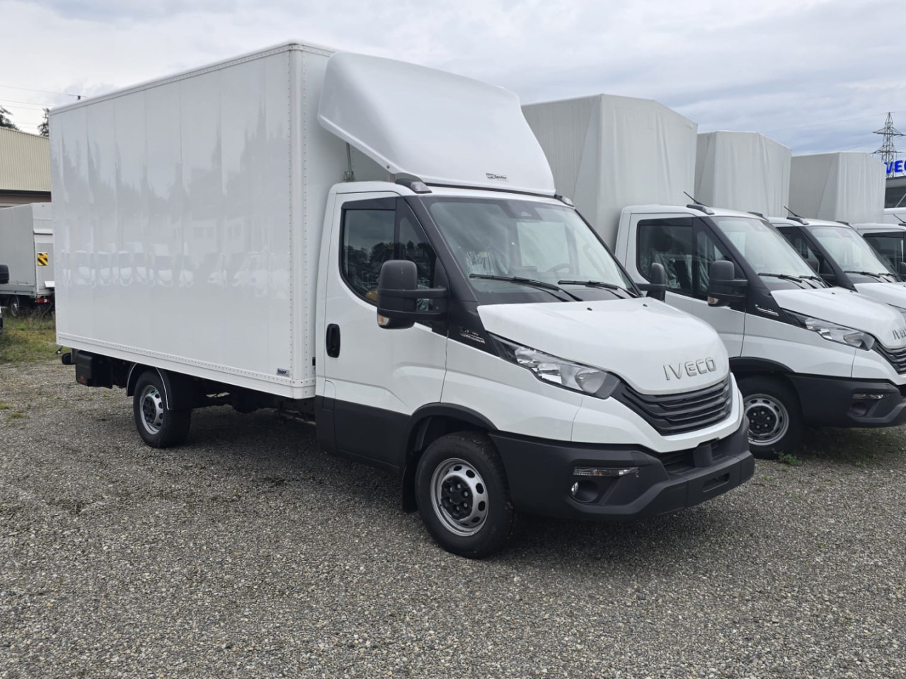 IVECO DAILY 35S18HA8 Koffer/Ladebordwand - Kuorma-auto alusta: kuva IVECO DAILY 35S18HA8 Koffer/Ladebordwand - Kuorma-auto alusta IVECO DAILY 35S18HA8 Koffer/Ladebordwand - Kuorma-auto alusta: kuva IVECO DAILY 35S18HA8 Koffer/Ladebordwand - Kuorma-auto alusta