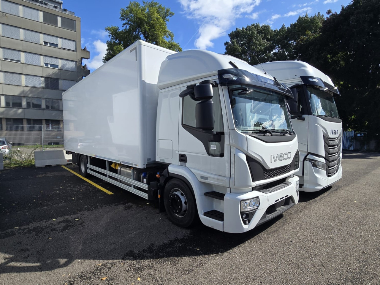 IVECO Eurocargo ML160E28/FP Koffer mit Ladebordwand - Umpikori kuorma-auto: kuva IVECO Eurocargo ML160E28/FP Koffer mit Ladebordwand - Umpikori kuorma-auto IVECO Eurocargo ML160E28/FP Koffer mit Ladebordwand - Umpikori kuorma-auto: kuva IVECO Eurocargo ML160E28/FP Koffer mit Ladebordwand - Umpikori kuorma-auto