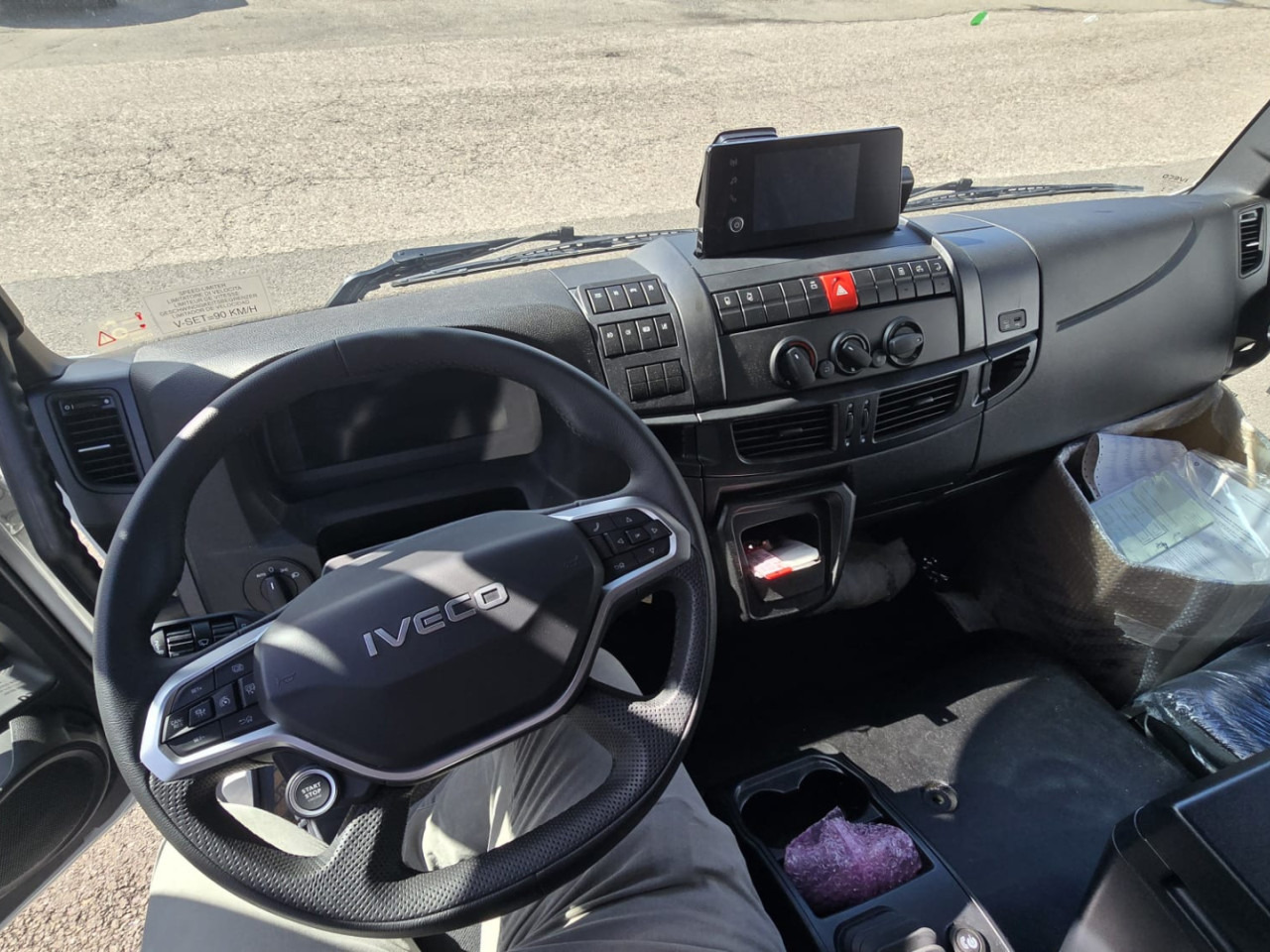 IVECO Eurocargo ML160E28/FP Koffer mit Ladebordwand - Umpikori kuorma-auto: kuva IVECO Eurocargo ML160E28/FP Koffer mit Ladebordwand - Umpikori kuorma-auto IVECO Eurocargo ML160E28/FP Koffer mit Ladebordwand - Umpikori kuorma-auto: kuva IVECO Eurocargo ML160E28/FP Koffer mit Ladebordwand - Umpikori kuorma-auto