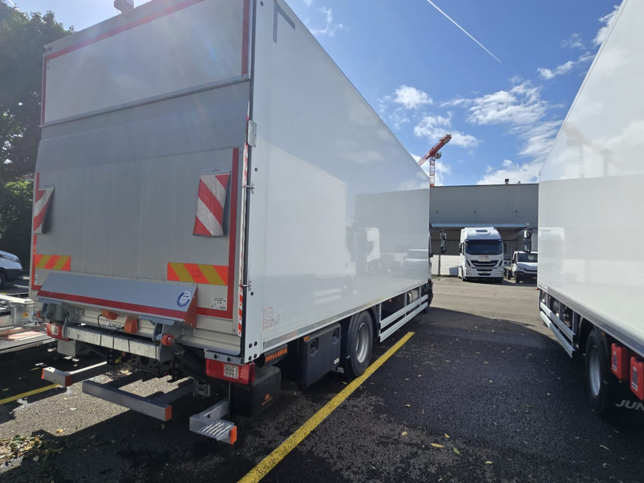IVECO Eurocargo ML160E28/FP Koffer mit Ladebordwand - Umpikori kuorma-auto: kuva IVECO Eurocargo ML160E28/FP Koffer mit Ladebordwand - Umpikori kuorma-auto IVECO Eurocargo ML160E28/FP Koffer mit Ladebordwand - Umpikori kuorma-auto: kuva IVECO Eurocargo ML160E28/FP Koffer mit Ladebordwand - Umpikori kuorma-auto