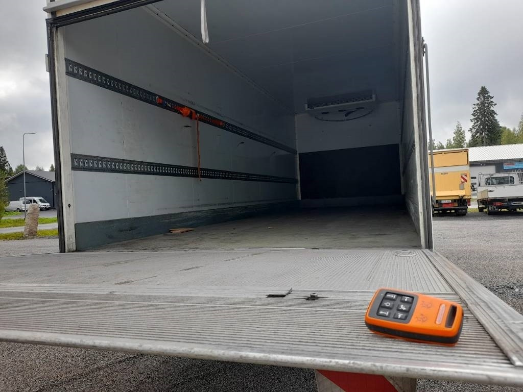 Refrigeraattori kuorma-auto Volvo FL 210: kuva Refrigeraattori kuorma-auto Volvo FL 210