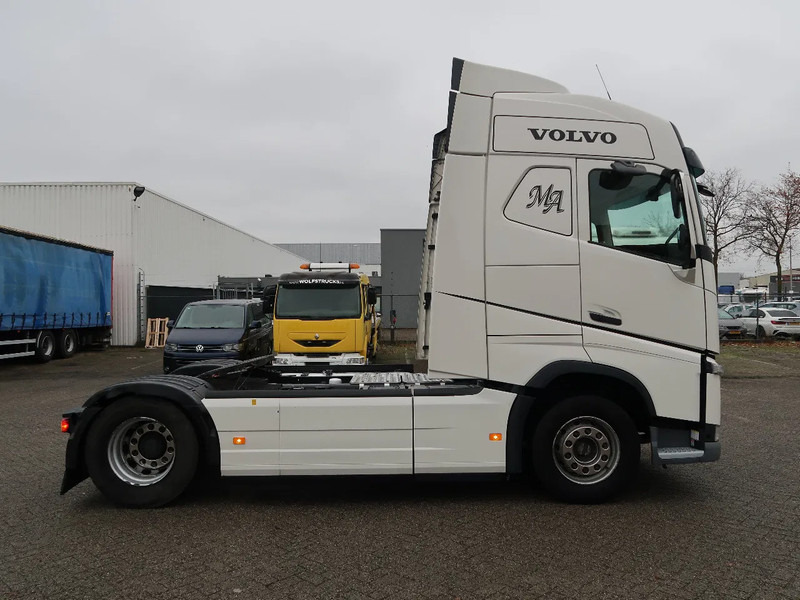 Volvo FH 460 4x2, Globe, LA chass, 2 tanks, ACC, TOP! - Vetopöytäauto: kuva Volvo FH 460 4x2, Globe, LA chass, 2 tanks, ACC, TOP! - Vetopöytäauto Volvo FH 460 4x2, Globe, LA chass, 2 tanks, ACC, TOP! - Vetopöytäauto: kuva Volvo FH 460 4x2, Globe, LA chass, 2 tanks, ACC, TOP! - Vetopöytäauto