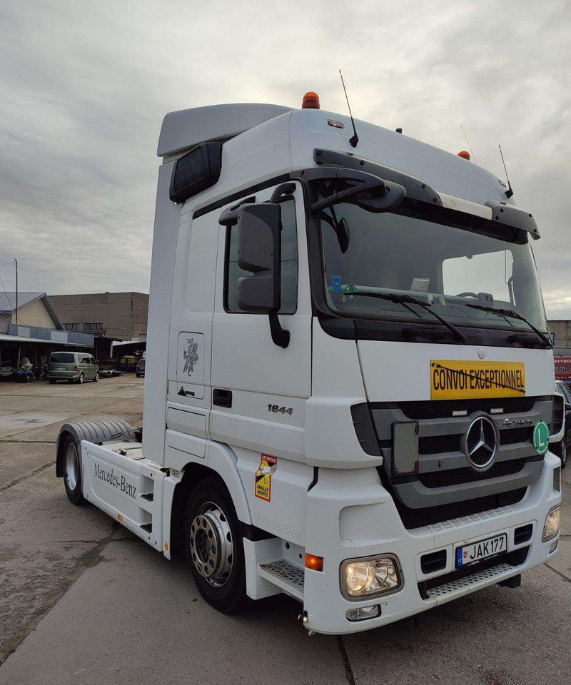 Mercedes-Benz Actros 1844 LS - Vetopöytäauto: kuva Mercedes-Benz Actros 1844 LS - Vetopöytäauto Mercedes-Benz Actros 1844 LS - Vetopöytäauto: kuva Mercedes-Benz Actros 1844 LS - Vetopöytäauto