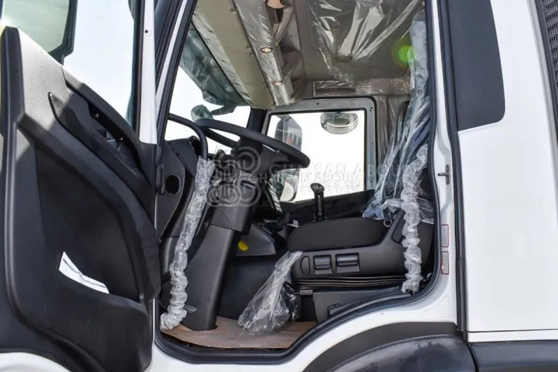 Iveco T-WAY AD380T47H 6x4 R24 Tyres Chassis - Barcelona Stock - Kuorma-auto alusta: kuva Iveco T-WAY AD380T47H 6x4 R24 Tyres Chassis - Barcelona Stock - Kuorma-auto alusta Iveco T-WAY AD380T47H 6x4 R24 Tyres Chassis - Barcelona Stock - Kuorma-auto alusta: kuva Iveco T-WAY AD380T47H 6x4 R24 Tyres Chassis - Barcelona Stock - Kuorma-auto alusta
