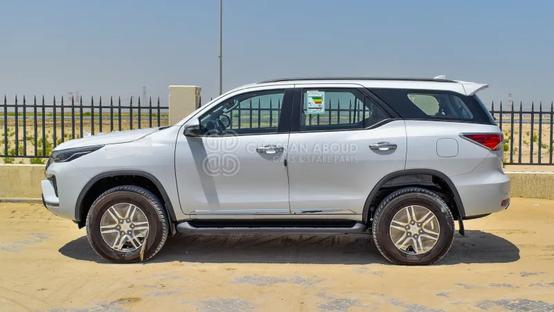 Toyota Fortuner  4x4 - Maasturi/ Katumaasturi: kuva  Toyota Fortuner  4x4 - Maasturi/ Katumaasturi Toyota Fortuner  4x4 - Maasturi/ Katumaasturi: kuva  Toyota Fortuner  4x4 - Maasturi/ Katumaasturi