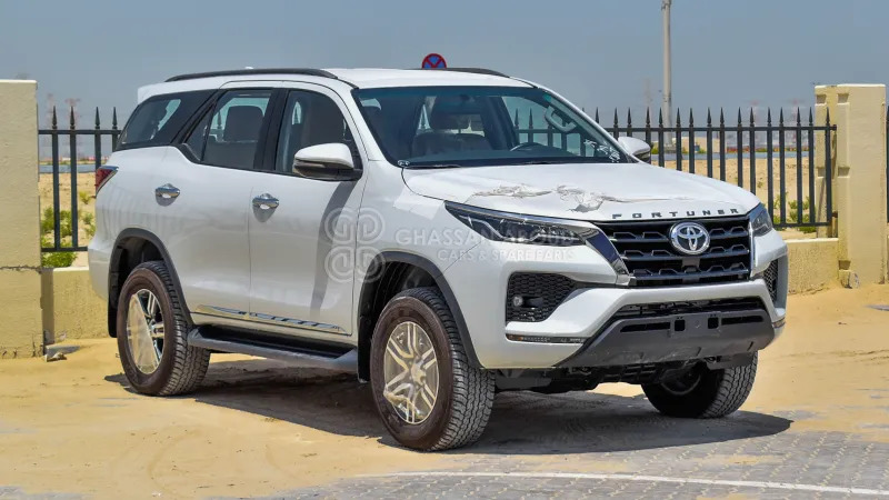 Toyota Fortuner  4x4 - Maasturi/ Katumaasturi: kuva  Toyota Fortuner  4x4 - Maasturi/ Katumaasturi Toyota Fortuner  4x4 - Maasturi/ Katumaasturi: kuva  Toyota Fortuner  4x4 - Maasturi/ Katumaasturi