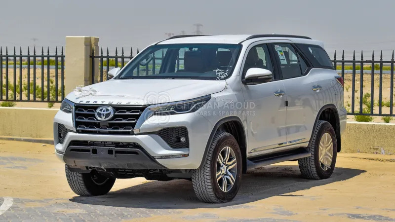 Toyota Fortuner  4x4 - Maasturi/ Katumaasturi: kuva  Toyota Fortuner  4x4 - Maasturi/ Katumaasturi Toyota Fortuner  4x4 - Maasturi/ Katumaasturi: kuva  Toyota Fortuner  4x4 - Maasturi/ Katumaasturi