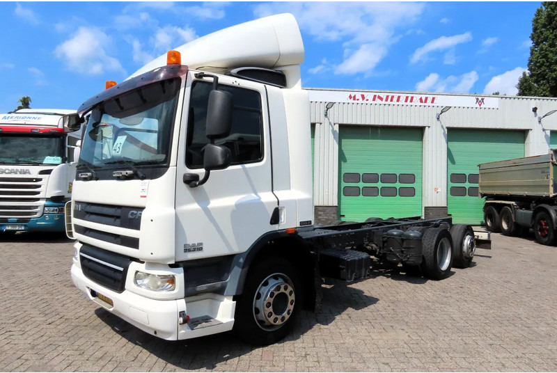 DAF CF 75.310 6x2 , DUTCH TRUCK, 4.20 wheelbasis - Kuorma-auto alusta: kuva DAF CF 75.310 6x2 , DUTCH TRUCK, 4.20 wheelbasis - Kuorma-auto alusta DAF CF 75.310 6x2 , DUTCH TRUCK, 4.20 wheelbasis - Kuorma-auto alusta: kuva DAF CF 75.310 6x2 , DUTCH TRUCK, 4.20 wheelbasis - Kuorma-auto alusta