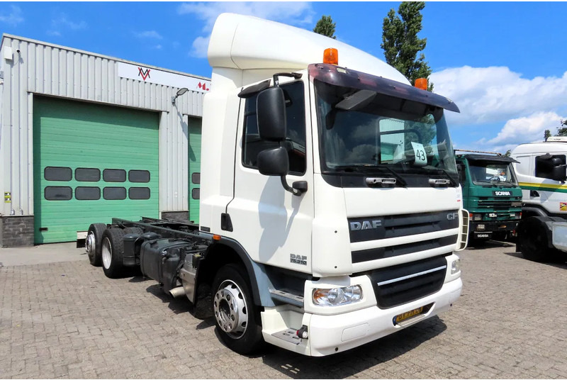 DAF CF 75.310 6x2 , DUTCH TRUCK, 4.20 wheelbasis - Kuorma-auto alusta: kuva DAF CF 75.310 6x2 , DUTCH TRUCK, 4.20 wheelbasis - Kuorma-auto alusta DAF CF 75.310 6x2 , DUTCH TRUCK, 4.20 wheelbasis - Kuorma-auto alusta: kuva DAF CF 75.310 6x2 , DUTCH TRUCK, 4.20 wheelbasis - Kuorma-auto alusta