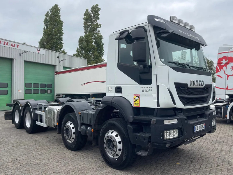 Iveco Trakker 410 PTO RETARDER, 8x4 , 442000 km! - Kuorma-auto alusta: kuva Iveco Trakker 410 PTO RETARDER, 8x4 , 442000 km! - Kuorma-auto alusta Iveco Trakker 410 PTO RETARDER, 8x4 , 442000 km! - Kuorma-auto alusta: kuva Iveco Trakker 410 PTO RETARDER, 8x4 , 442000 km! - Kuorma-auto alusta