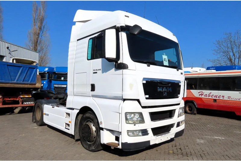 MAN TGX 14.440 RETARDER, FRIGO, 2 beds - Vetopöytäauto: kuva MAN TGX 14.440 RETARDER, FRIGO, 2 beds - Vetopöytäauto MAN TGX 14.440 RETARDER, FRIGO, 2 beds - Vetopöytäauto: kuva MAN TGX 14.440 RETARDER, FRIGO, 2 beds - Vetopöytäauto