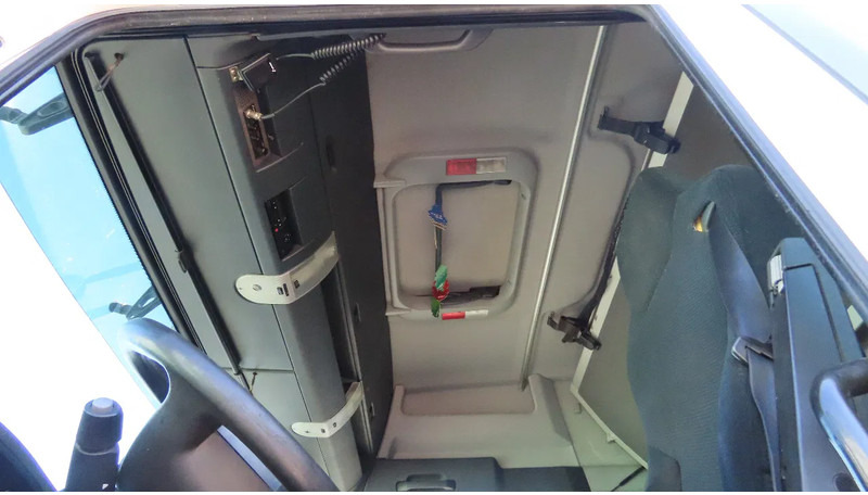 Vetopöytäauto MAN TGX.18.400 RETARDER, 2X FUEL TANK, FRIGO: kuva Vetopöytäauto MAN TGX.18.400 RETARDER, 2X FUEL TANK, FRIGO