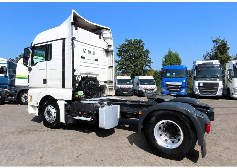 MAN TGX 18.480 RETARDER, 2X FUEL TANK, FRIGO - Vetopöytäauto: kuva MAN TGX 18.480 RETARDER, 2X FUEL TANK, FRIGO - Vetopöytäauto MAN TGX 18.480 RETARDER, 2X FUEL TANK, FRIGO - Vetopöytäauto: kuva MAN TGX 18.480 RETARDER, 2X FUEL TANK, FRIGO - Vetopöytäauto