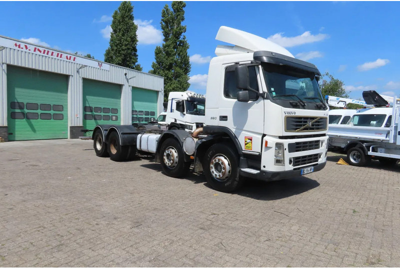 Volvo FM 12.380 8x4 FULL SPRING. 100% condition! - Kuorma-auto alusta: kuva Volvo FM 12.380 8x4 FULL SPRING. 100% condition! - Kuorma-auto alusta Volvo FM 12.380 8x4 FULL SPRING. 100% condition! - Kuorma-auto alusta: kuva Volvo FM 12.380 8x4 FULL SPRING. 100% condition! - Kuorma-auto alusta