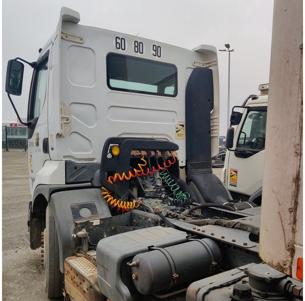 Renault 400 - Vetopöytäauto: kuva Renault 400 - Vetopöytäauto Renault 400 - Vetopöytäauto: kuva Renault 400 - Vetopöytäauto