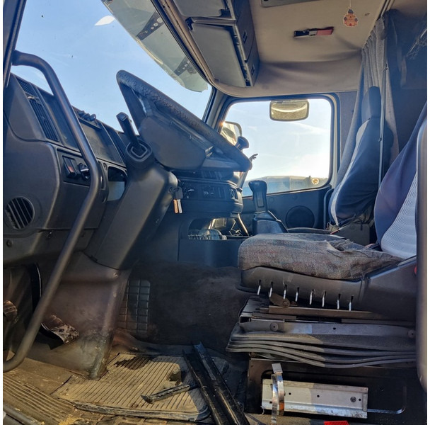 Volvo FH-GLOBBETROTTER - Vetopöytäauto: kuva Volvo FH-GLOBBETROTTER - Vetopöytäauto Volvo FH-GLOBBETROTTER - Vetopöytäauto: kuva Volvo FH-GLOBBETROTTER - Vetopöytäauto
